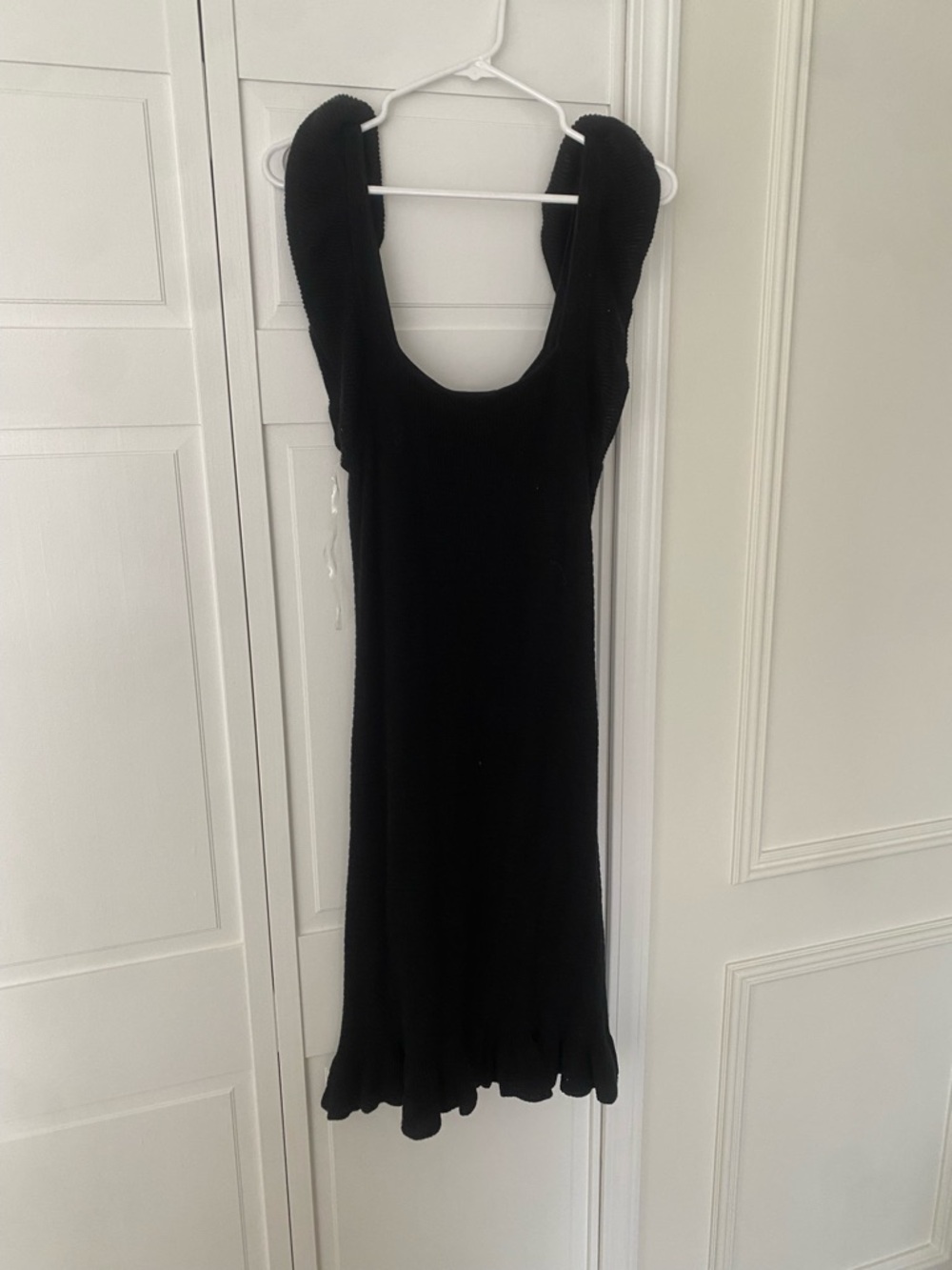 House of Harlow 1960 Black Sleeveless Knit Midi with Ruffle Hem